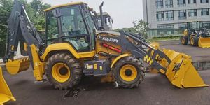 Retroexcavadora XC8-C2570 de 2.5 Toneladas de Capacidad de Elevación 4x4, Excavadora Multifunción con Potente Motor Kohler, Máquina de Construcción Compacta Lista para Usar - Product Image 5