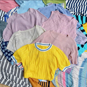 Venta al por mayor de pacas de ropa de verano Ukay: Tops de punto de segunda mano para mujer, pantalones cortos de punto usados de <span class=keywords><strong>primera</strong></span> elección, ropa usada del Reino Unido. - Product Image 1