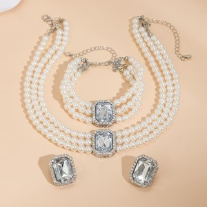 Stapelbare Perlen-Choker-Halskette mit geometrischem Schleifen-, Schmetterlings- und Herzanhänger, christlich inspirierte Perlenkette für Damen - Product Image 3