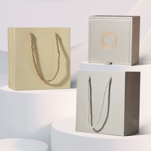 Mini Bolsas de Papel para Empaque de Joyería 14x15x7cm Beige y Gris Niebla Rectangulares para Punto de Venta - Product Image 1