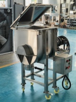 Mélangeur horizontal en acier inoxydable industriel de 100 L, utilisé pour mélanger les produits chimiques, les aliments et les épices