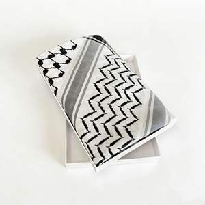 Bufanda de Lujo para Hombre, Diseño a Cuadros Negros con Rayas Bordadas, Shemagh Yemení, Yashmagh, Keffiyeh, Turbante Masculino, 120 x 120 cm - Product Image 5