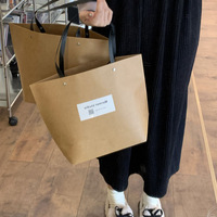 Sac de courses en papier kraft classique pour magasin de vêtements pour enfants, design simple, poignée personnalisable, vente en gros