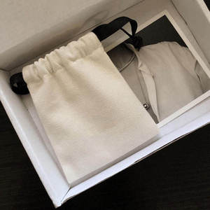 Pochettes cadeaux pour bijoux, sacs en toile épaisse avec cordon de serrage et ruban, logo personnalisé, cadeau de mariage pour les invités - Product Image 1