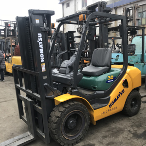 Chariot élévateur diesel Komatsu d'occasion de 3 tonnes, modèle FD30, moteur d'origine 2023, garantie 1 an, à vendre - Product Image 2