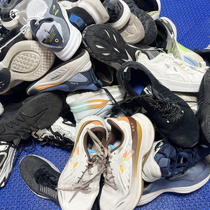 Scarpe Usate C04 di Marca in Ottime Condizioni per Uomo, Sneakers di Seconda Mano di Marca Cinese, Qualità <span class=keywords><strong>VIP</strong></span> Grado A - Product Image 1