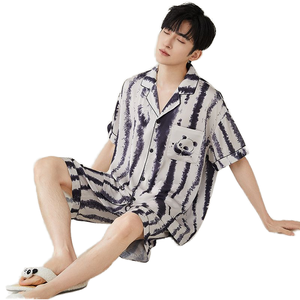 All'ingrosso da <span class=keywords><strong>uomo</strong></span> <span class=keywords><strong>pigiama</strong></span> estivo Set Cardigan con risvolto in seta di ghiaccio <span class=keywords><strong>pigiama</strong></span> da <span class=keywords><strong>uomo</strong></span> caldo <span class=keywords><strong>3</strong></span> <span class=keywords><strong>pezzi</strong></span> da <span class=keywords><strong>uomo</strong></span> a maniche corte Set <span class=keywords><strong>pigiama</strong></span> - Product Image 1