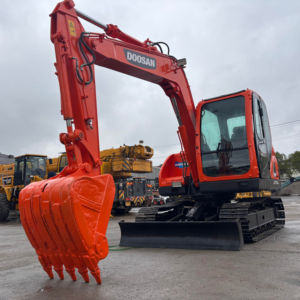 Excavadora Doosan DX75 de segunda mano al mejor precio, máquina hidráulica de 7 toneladas para aplicaciones de minería y construcción de canteras - Product Image 1