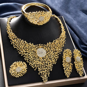 Nuevo Juego de Joyería Nupcial para Mujer con Collar, Aretes, Anillo y Brazalete Chapados en Oro de 14k sobre Cobre - Product Image 5