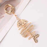 Porte-clés en métal en forme d'arête de poisson, pendentif squelette de poisson articulé doré, inspiré de l'océan, accessoire élégant, cadeau pour femme