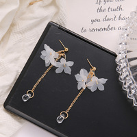Anting-anting gantung rumbai kelopak transparan, manis, minimalis, elegan, berlebihan, mode wanita, perhiasan telinga, grosir
