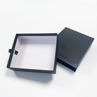 Boîte d'expédition de bijoux de vêtements de luxe personnalisés haut de gamme boîtes à tiroirs pliables plates de gaufrage en feuille d'or avec ruban