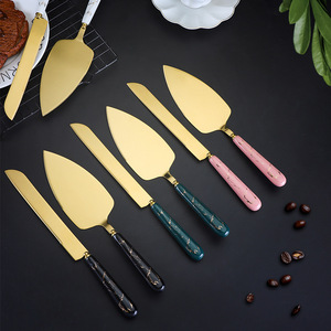 Coltello e Spatola per Torte in Acciaio Inox con Manico in Ceramica, Coltello e Spatola per Pizza con Motivo Marmorizzato per Uso Alberghiero - Product Image 1