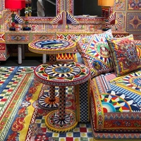 Meja Samping Sofa Bernuansa Artistik Retro dengan Elemen Tradisional, Desain Pola Geometris Klasik Bergaya Nasional untuk Ruang Tamu