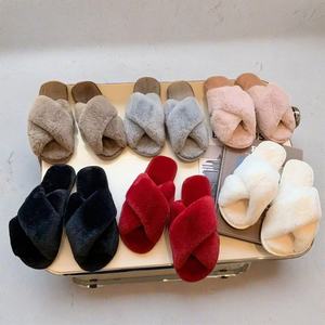 Di alta qualità all'ingrosso cinturino incrociato Tpr Sole inverno soffice pantofola pelosa per interni <span class=keywords><strong>peluche</strong></span> pelliccia sintetica <span class=keywords><strong>pantofole</strong></span> per la casa per le donne da donna - Product Image 4