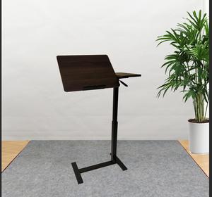 Moderner Runder Gerillter Glas-Couchtisch mit Goldenem Metallrahmen für Wohnzimmermöbel und Heimeinrichtung - Product Image 6