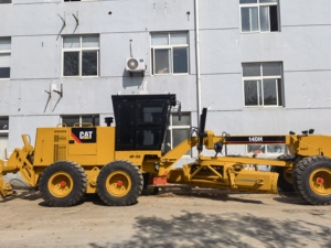 รถเกรดเดอร์มือสอง Caterpillar 140H สภาพดี แข็งแรง ทนทาน รถเกรดเดอร์ล้อ CAT 140H มือสอง - Product Image 3
