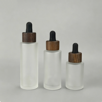 Flacon compte-gouttes en verre ambré transparent givré de 30 ml, 50 ml, 60 ml avec bouchon compte-gouttes en bambou pour emballage de soins de la peau