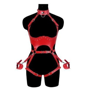 Harnais de bondage en cuir rouge avec menottes et collier pour femme, combinaison de domination passionnée, accessoire intime pour adulte - Product Image 1