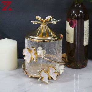 Pot à nourriture en verre texturé transparent avec support métallique papillon, personnalisable, solide et durable, directement de l'usine - Product Image 2