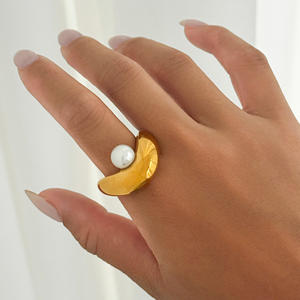 नई बोहो फ्रेंच सुरुचिपूर्ण लाइन ब्रेड मोती रिंग डज़न 2025 गर्म 18k pvd सोने की प्लेटेड स्टेनलेस स्टील तिरनिश मुक्त टिकाऊ गहने - Product Image 1