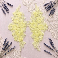 Applique brodée à la main colorée avec perles et fleurs 3D en sequins sur tissu maillé pour robe de mariée ou de soirée