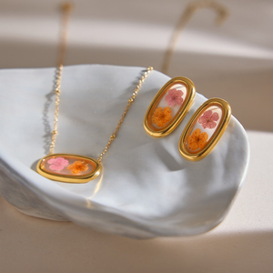 Collana JF Jewelry in acciaio inossidabile placcato <span class=keywords><strong>oro</strong></span> 18 carati con fiore ovale essiccato, vero fiore rosa arancione conservato in resina. - Product Image 2