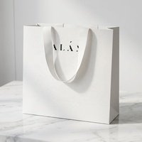 Sacs en papier d'art écologiques de luxe recyclables avec logo et taille personnalisés pour l'emballage de chaussures et de vêtements