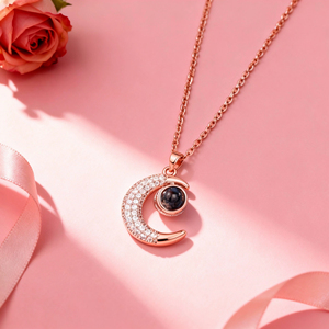 Collar Te Amo en 100 Idiomas con Proyección de Luna, Collar con Colgante para Mujer, Regalo de Joyería para el Día de San Valentín, Aniversario de Bodas - Product Image 3