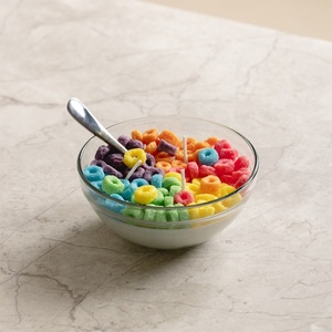 Bougie artisanale de luxe à trois mèches en verre, à la cire de soja, parfumée aux Fruit Loops, avec cuillère - Product Image 5