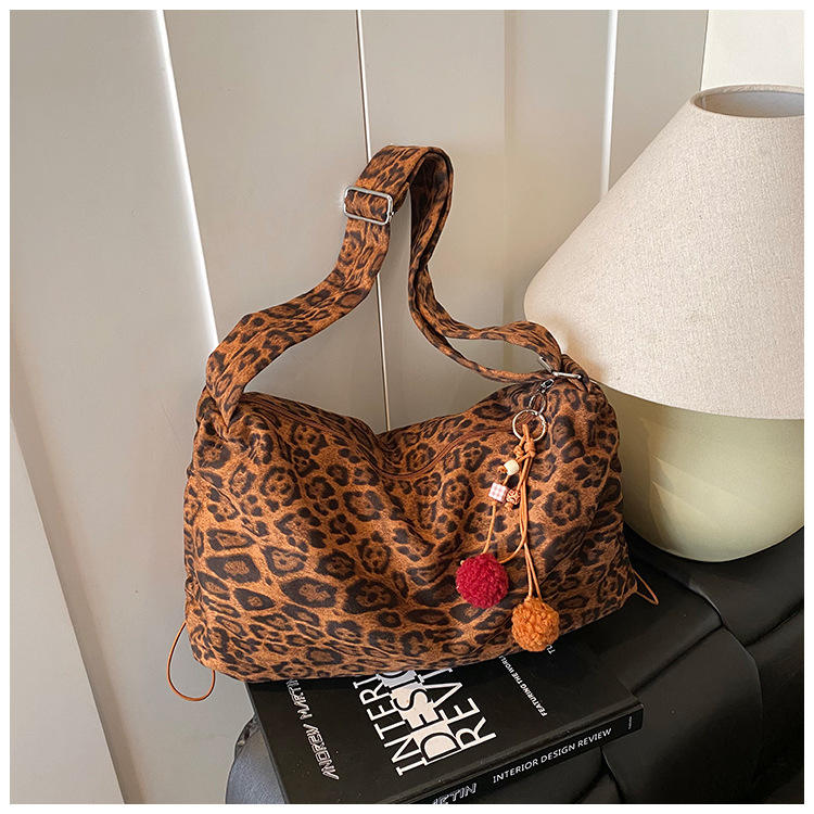 Leopard print brown ribbon pendant