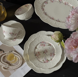 Elegante Juego de Vajilla de Porcelana con Relieve Floral Francés - Platos y Tazas de Cerámica con Rosas Rosadas Vintage para Bodas y Eventos, Venta al Por Mayor - Product Image 3