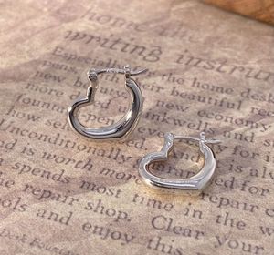 Aretes de Aro Xinfly de Oro de 18K con Forma de Corazón, Lindos y Elegantes para Uso Diario, en Oro Amarillo, Blanco y Rosa - Product Image 3