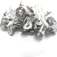 Tous les accessoires pour bougies, tels que les colorants pour bougies, les autocollants, les mèches de bougies, etc.