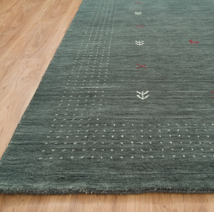 พรมกาบเบห์สีธรรมชาติที่มีการเน้นชนเผ่าและพื้นผิวทอมือที่สมบูรณ์แบบสำหรับการตั้งค่าพื้นแบบคลาสสิก - Product Image 4