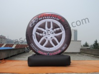 Grand ballon gonflable en forme de pneu pour les concessionnaires automobiles