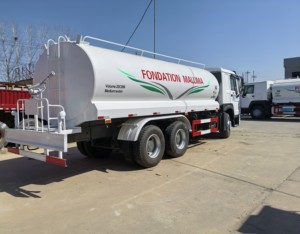 Camion-citerne d'eau standard HOWO 4*2 tonnes Euro 2 avec moteur personnalisable de vente directe à prix d'usine comme composant de base - Product Image 6