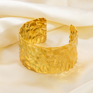 กำไลข้อมือแฟชั่น18K ชุบทองทุบออกแบบให้เหมาะกับชายและหญิง - Product Image 2