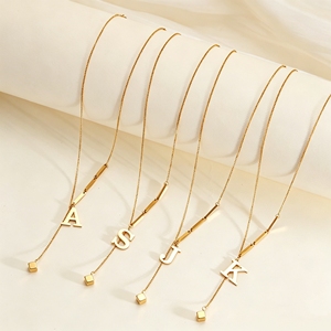 Collana con Lettera Iniziale Y in Acciaio Inossidabile Placcato Oro 18K - Ciondolo Cubo Delicato Impermeabile, Gioiello Personalizzato Regalo - Product Image 5