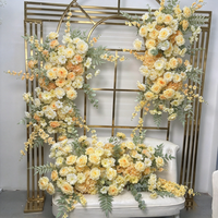 Chemin de table floral en hydrangeas jaunes en soie, arrangement en rangée, chemin de table en fleurs artificielles fait main pour la décoration de mariage et de la maison