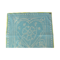 Un bandana avec un motif vert émeraude unique, convient à ceux qui préfèrent un style audacieux et individualiste.