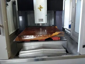 ماكينة cnc ذات 5 محاور طراز DC1090A مع جهاز تغيير أدوات أوتوماتيكي ومركز ماكينة عمودي ذو 5 محاور