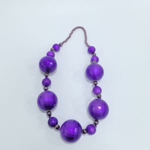 Collier de perles disco violettes géantes - Marque STAR Accessoire de fête de Mardi Gras et de Noël à lancer - Product Image 5