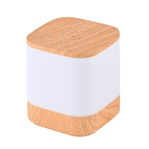 Veilleuse d'ambiance LED minimaliste moderne pour chambres à coucher, petite taille, carrée, à commande tactile, personnalisable en usine, en plastique, à piles - Product Image 3