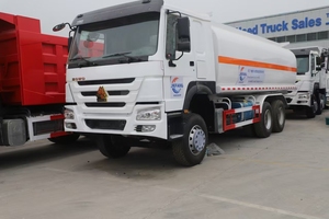 Camion d'eau résistant de roue d'entraînement de Howo 4x2 avec des composants de noyau de moteur, camion de réservoir d'eau de roue d'entraînement de la Chine 4x2 - Product Image 5