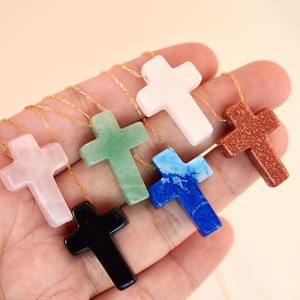 2024 <span class=keywords><strong>pas</strong></span> <span class=keywords><strong>cher</strong></span> Boho étanche Nature pierres croix pendentif colliers à la mode pierres précieuses Jade pendentifs à la main Nature pierres colliers - Product Image 1