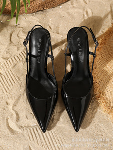 صنادل نسائية بكعب عالٍ On Feet& In Love، تصميم بسيط وأنيق، مقدمة مدببة من الجلد اللامع باللون الأسود مناسبة لجميع المواسم - Product Image 3