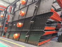 Crible vibrant à double étage 2YK2470 avec moteur de 30 kW pour la séparation de minerai et de sable/gravier, production élevée de traitement des agrégats