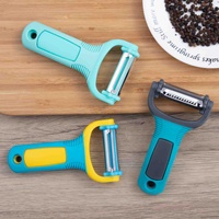 Hete verkoop keukenaccessoires 3-in-1 roterende mes roestvrijstalen schilmes huishoudelijk multifunctioneel groente- en fruitschiller