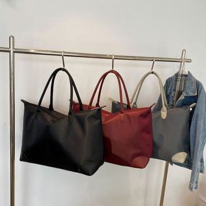 Sac de voyage et de sport pour femme, nouveau design, personnalisable avec logo, idéal pour le yoga, la gym, les sorties nocturnes et les activités de plein air - Product Image 2